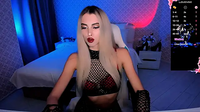 Snapshot of Emilia_Klar chatting on 09.08.25 Emilia Klar online show from 09.08.25