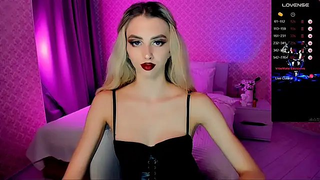 Snapshot of Emilia_Klar chatting on 09.24.25 Emilia Klar online show from 09.24.25