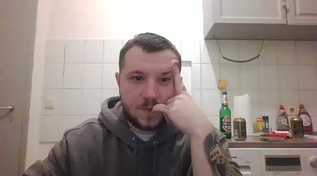 Snapshot of klydick chatting on 02.04.25 klydick online show from 02.04.25