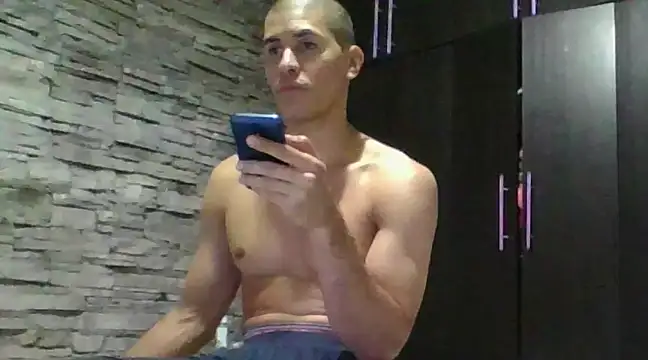 Snapshot of Sexylatin64 chatting on 02.25.25 Sexylatin64 online show from 02.25.25