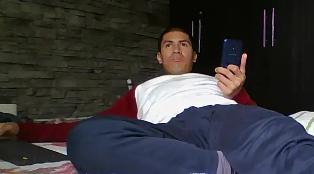 Snapshot of Sexylatin64 chatting on 03.18.25 Sexylatin64 online show from 03.18.25