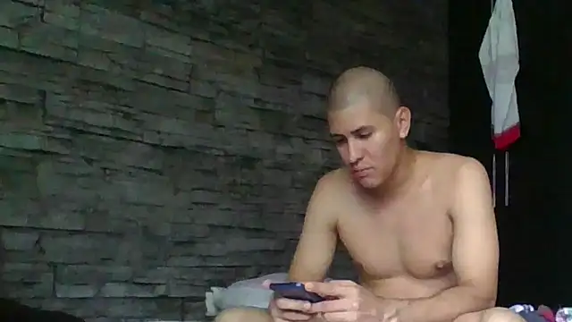 Snapshot of Sexylatin64 chatting on 11.24.25 Sexylatin64 online show from 11.24.25