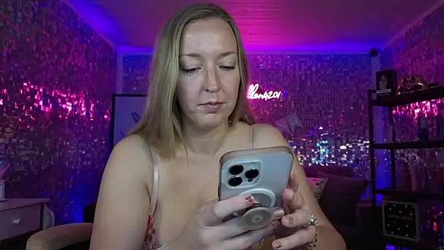 Snapshot of lucyallen4201 chatting on 04.20.26 lucyallen4201 online show from 04.20.26