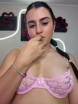 Snapshot of anniemorgan01 chatting on 10.10.25 anniemorgan01 online show from 10.10.25