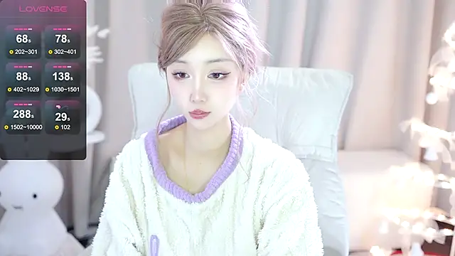 UUKiss  online show from 02.22.25