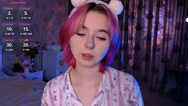 Nora Failure online show from 10.02.25