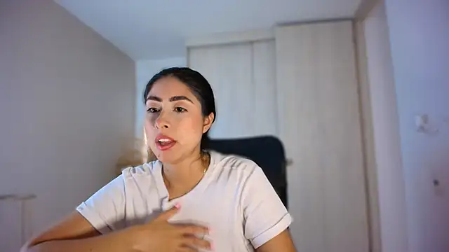 Snapshot of auroracaruso11 chatting on 07.24.26 auroracaruso11 online show from 07.24.26