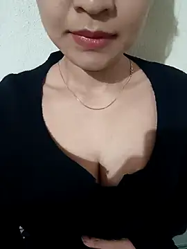Snapshot of AssAsiancute chatting on 12.20.24 AssAsiancute online show from 12.20.24