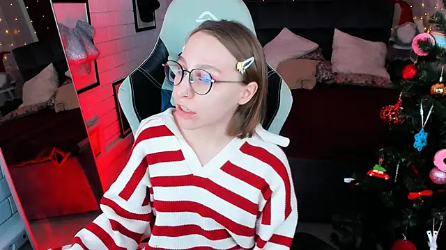 Snapshot of AphexQueen chatting on 12.17.24 AphexQueen online show from 12.17.24