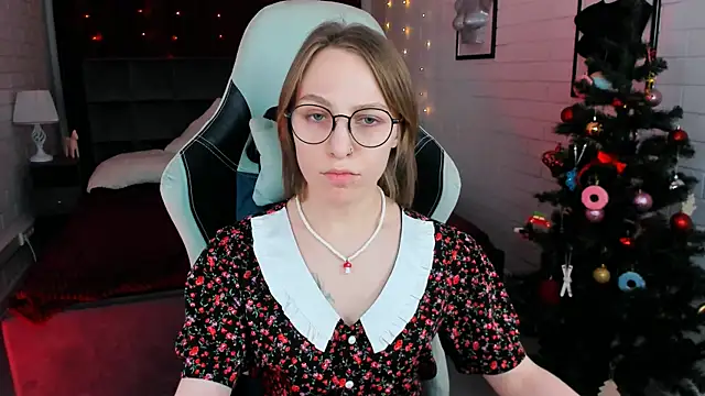 Snapshot of AphexQueen chatting on 12.20.24 AphexQueen online show from 12.20.24