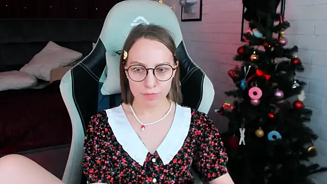 Snapshot of AphexQueen chatting on 12.20.24 AphexQueen online show from 12.20.24