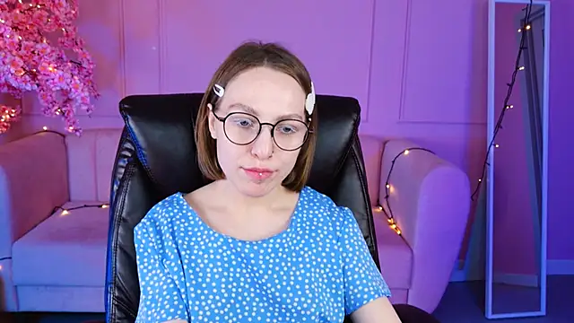 Snapshot of AphexQueen chatting on 01.19.25 AphexQueen online show from 01.19.25