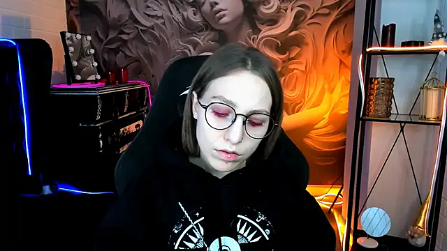 Snapshot of AphexQueen chatting on 02.03.25 AphexQueen online show from 02.03.25