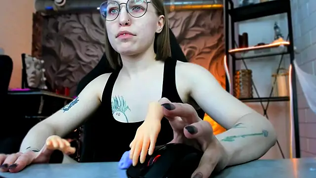 Snapshot of AphexQueen chatting on 02.03.25 AphexQueen online show from 02.03.25