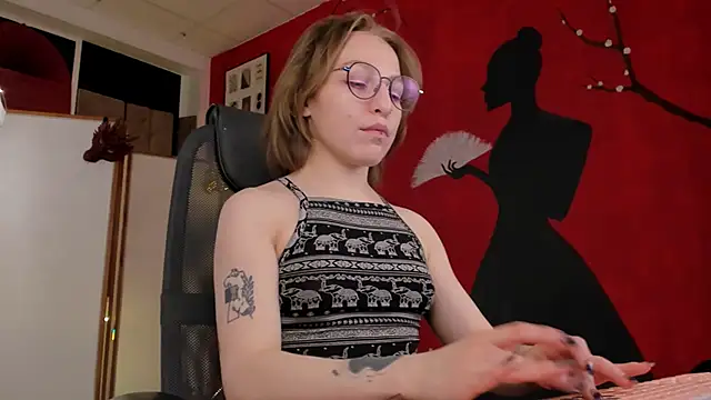 Snapshot of AphexQueen chatting on 02.18.25 AphexQueen online show from 02.18.25