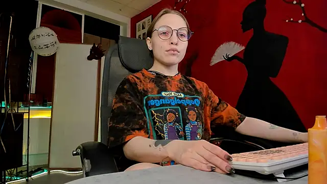 Snapshot of AphexQueen chatting on 02.18.25 AphexQueen online show from 02.18.25