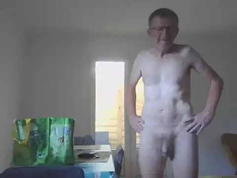 Snapshot of naturiste974 chatting on 02.04.25 naturiste974 online show from 02.04.25