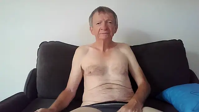 Snapshot of naturiste974 chatting on 12.19.25 naturiste974 online show from 12.19.25