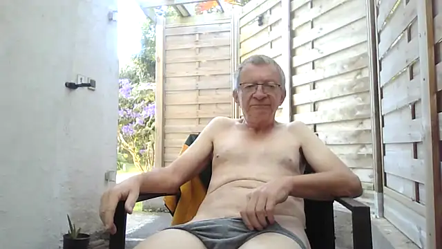 Snapshot of naturiste974 chatting on 02.01.26 naturiste974 online show from 02.01.26