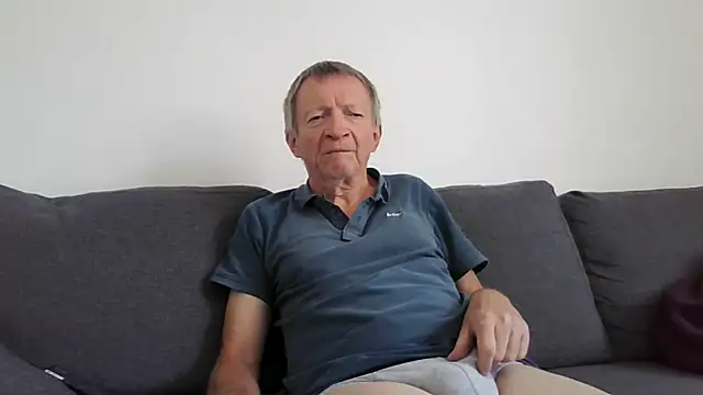 Snapshot of naturiste974 chatting on 04.22.26 naturiste974 online show from 04.22.26