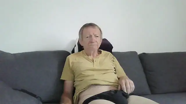 Snapshot of naturiste974 chatting on 05.06.26 naturiste974 online show from 05.06.26
