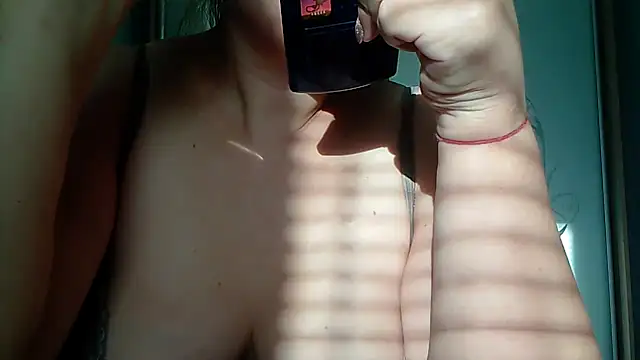 Snapshot of pussyCat_t chatting on 10.15.25 pussyCat t online show from 10.15.25