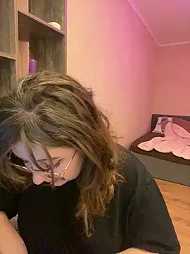 Snapshot of cinnabon_ chatting on 02.04.25 cinnabon  online show from 02.04.25