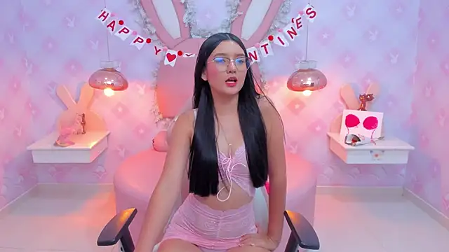 Saraa Skinny online show from 02.15.25