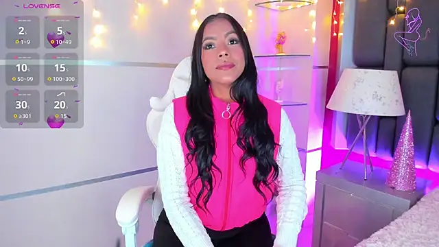 Snapshot of Amber_villalobos_ chatting on 12.18.24 Amber villalobos online show from 12.18.24