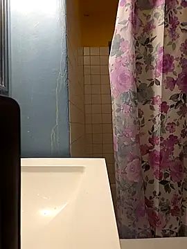 Snapshot of Jovende28 chatting on 10.31.25 Jovende28 online show from 10.31.25