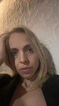 Snapshot of Annelibre chatting on 12.24.24 Annelibre online show from 12.24.24