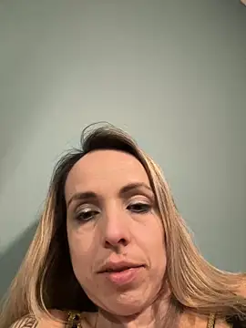 Snapshot of Annelibre chatting on 01.24.25 Annelibre online show from 01.24.25
