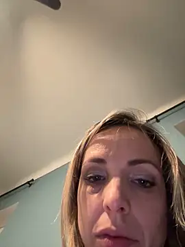 Snapshot of Annelibre chatting on 01.31.25 Annelibre online show from 01.31.25