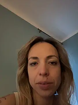 Snapshot of Annelibre chatting on 02.01.25 Annelibre online show from 02.01.25