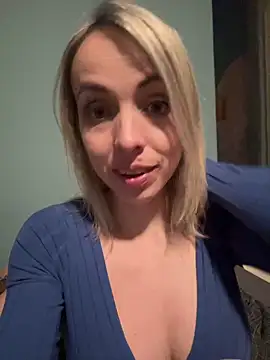 Snapshot of Annelibre chatting on 02.20.25 Annelibre online show from 02.20.25