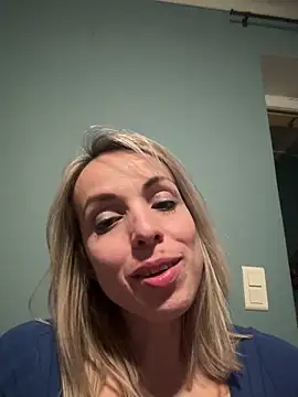 Snapshot of Annelibre chatting on 02.22.25 Annelibre online show from 02.22.25