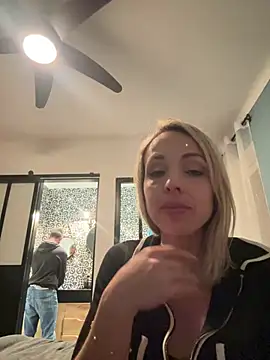Snapshot of Annelibre chatting on 02.28.25 Annelibre online show from 02.28.25
