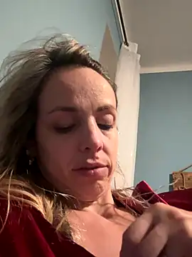 Snapshot of Annelibre chatting on 10.21.25 Annelibre online show from 10.21.25