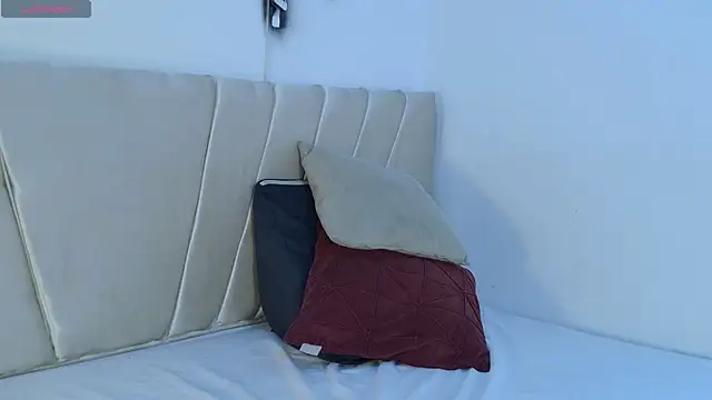 Snapshot of mikoto_urab chatting on 12.22.25 mikoto urab online show from 12.22.25