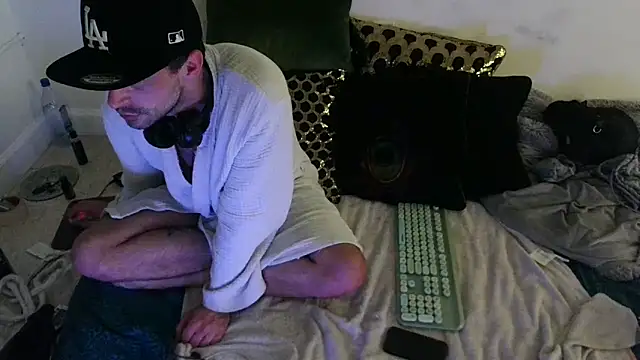 Snapshot of SirCharlesXXX chatting on 01.29.25 SirCharlesXXX online show from 01.29.25
