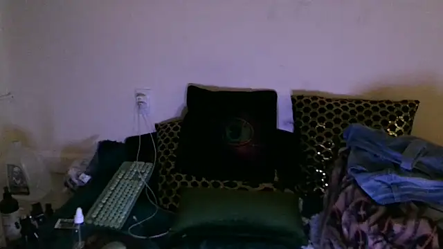Snapshot of SirCharlesXXX chatting on 02.01.25 SirCharlesXXX online show from 02.01.25