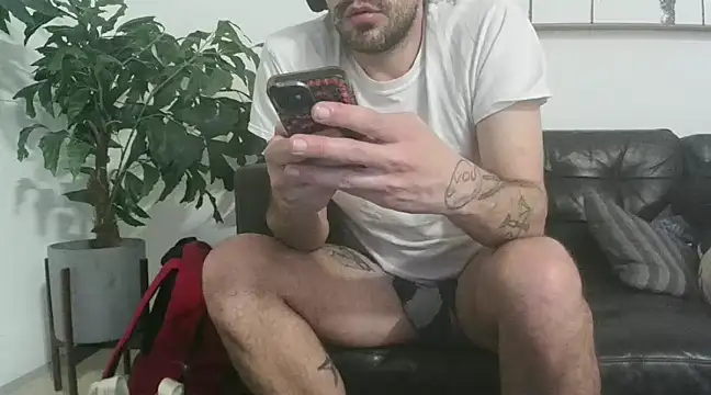 Snapshot of SirCharlesXXX chatting on 02.25.25 SirCharlesXXX online show from 02.25.25
