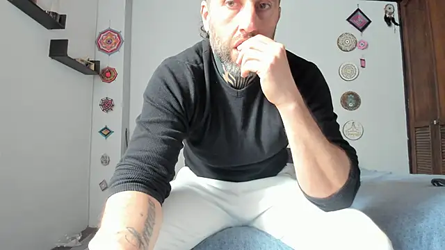 Snapshot of Antoniohot2024 chatting on 01.04.25 Antoniohot2024 online show from 01.04.25