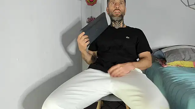 Snapshot of Antoniohot2024 chatting on 02.25.25 Antoniohot2024 online show from 02.25.25