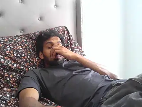 Snapshot of skinny__boy__ chatting on 02.25.26 skinny boy online show from 02.25.26