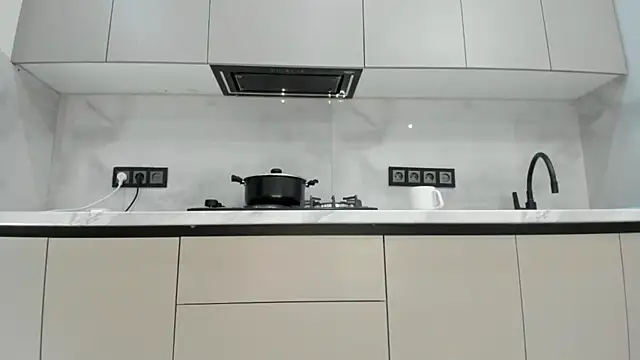 Mia Meow  online show from 03.30.26