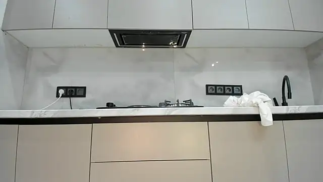 Mia Meow  online show from 04.23.26