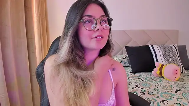 Lau Bee online show from 01.11.25