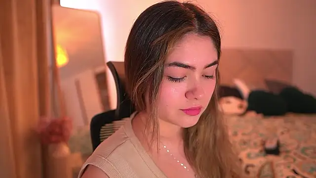 Snapshot of Lau_Bee chatting on 03.12.26 Lau Bee online show from 03.12.26