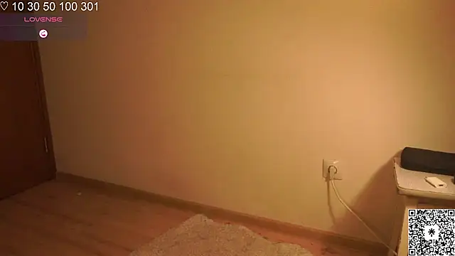 Snapshot of curlyboyy_ chatting on 02.28.25 curlyboyy online show from 02.28.25